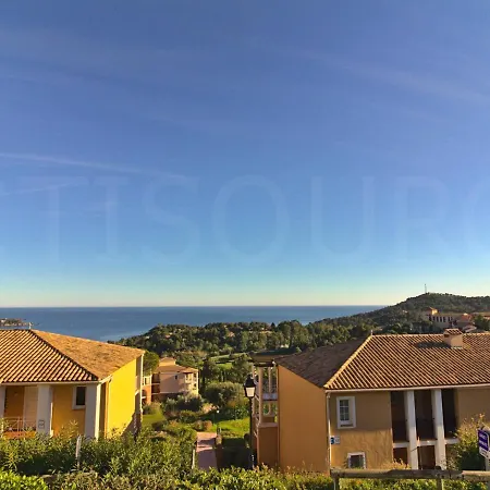 Apartment 2 Pieces En Rez-de-jardin Avec Vue Mer, Piscine Et Parking A Saint-raphael - Fr-1-504-567