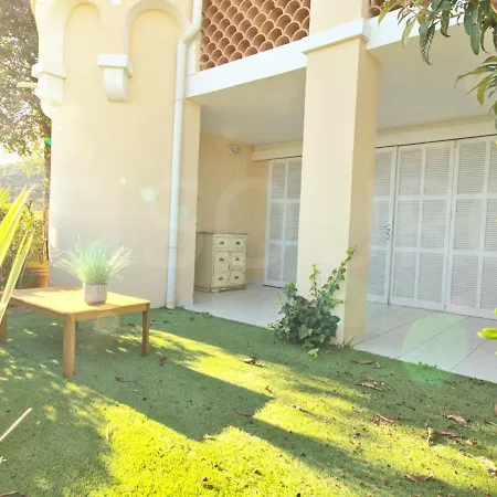 2 Pieces En Rez-de-jardin Avec Vue Mer, Piscine Et Parking A Saint-raphael - Fr-1-504-567 Apartment Saint-Raphael (Var)